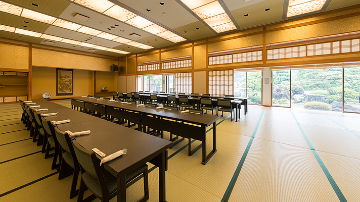 Banquet halls facing the Japanese garden.