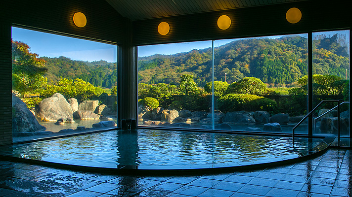 San-in’s well-known Hot Spring, and is surrounded by beautiful nature.